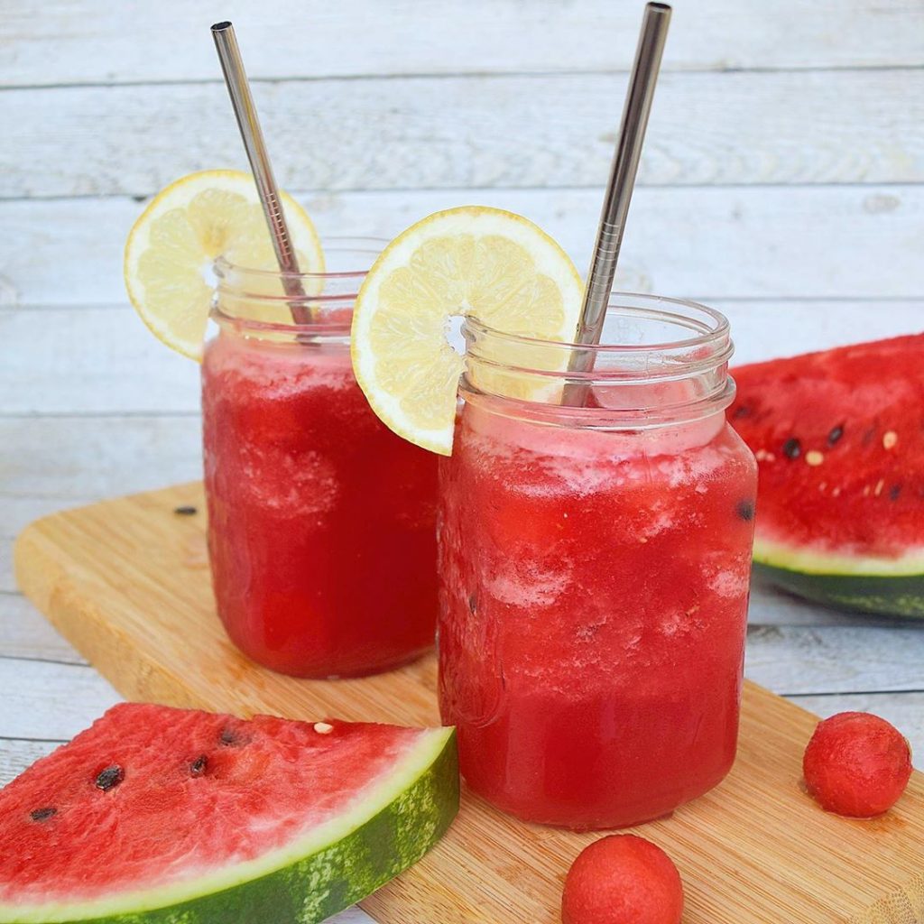 minuman yang pas saat musim panas, jus semangka, jus buah, smoothies