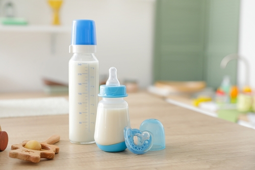cara membersihkan botol bayi, membersihkan botol bayi, tips membersihkan botol bayi, cara mensterilkan botol susu